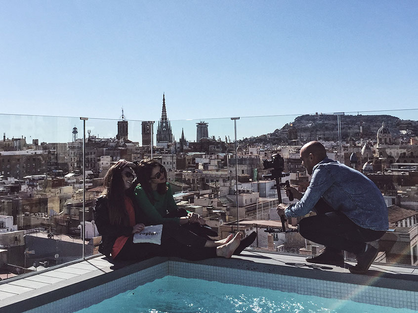 vidéo des copines à Barcelone rooftop